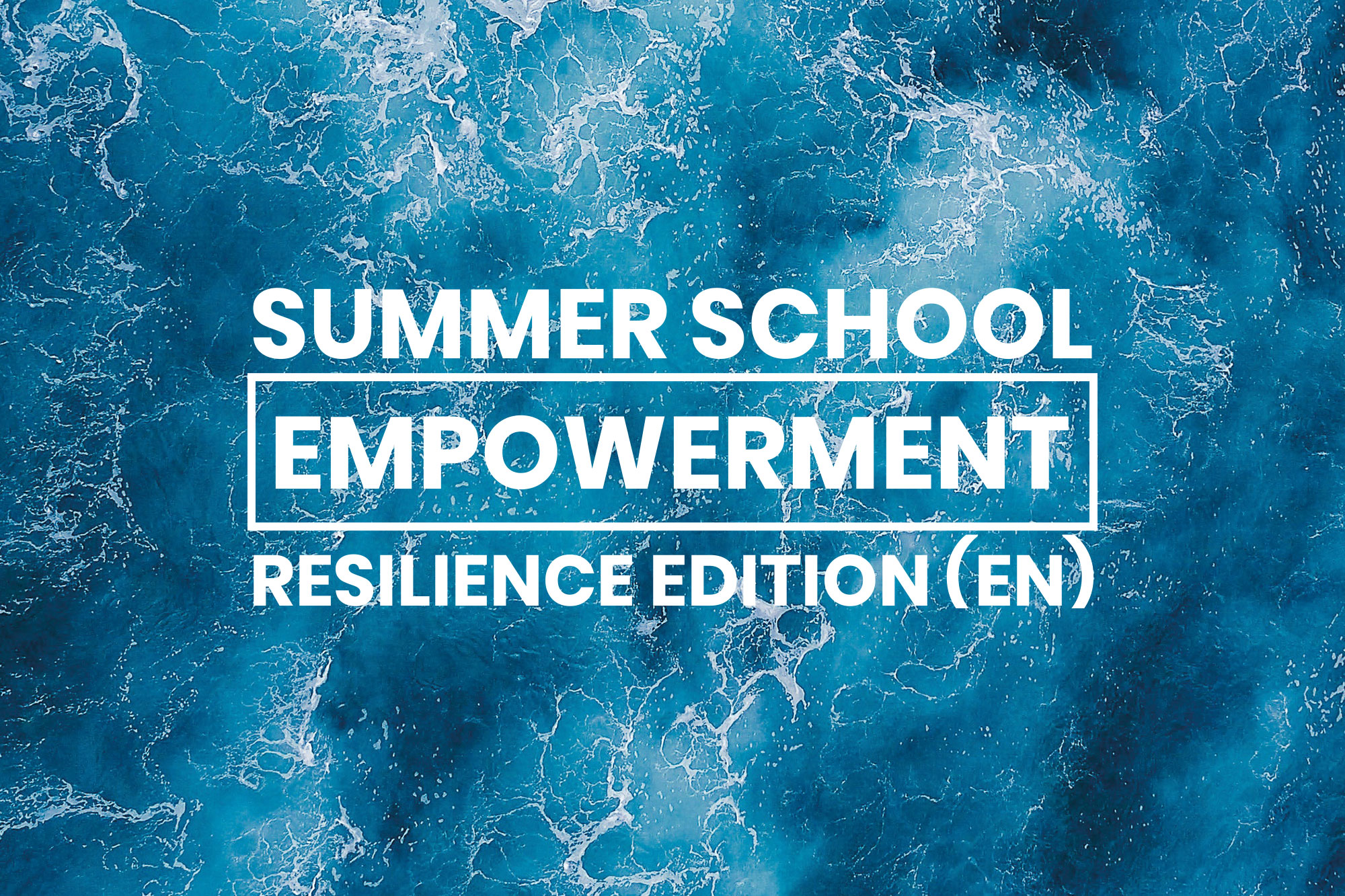 Nahaufnahme von Wasser und Wellen mit der Aufschrift "Summer School - Empowerment Resilience Edition EN"