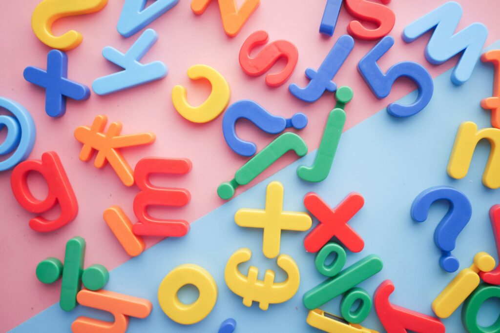 Verschiedene bunte Buchstaben